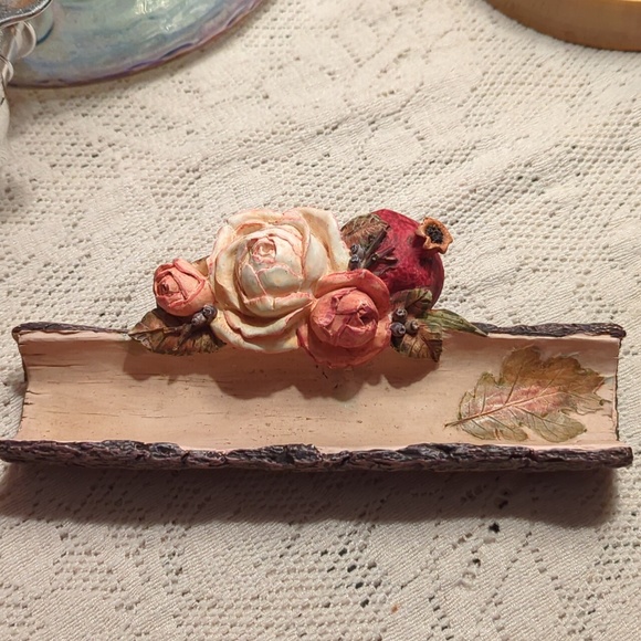 Resin Pencil holder with Roses on the side - Picture 3 of 4